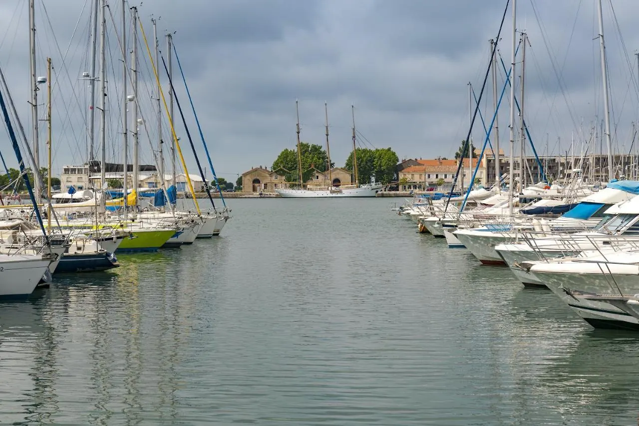 La Villa Ioanes Port-Saint-Louis-du-Rhone 0*,