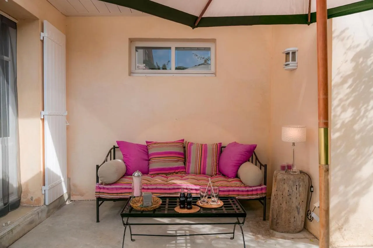 La Villa Ioanes Port-Saint-Louis-du-Rhone 0*,  France